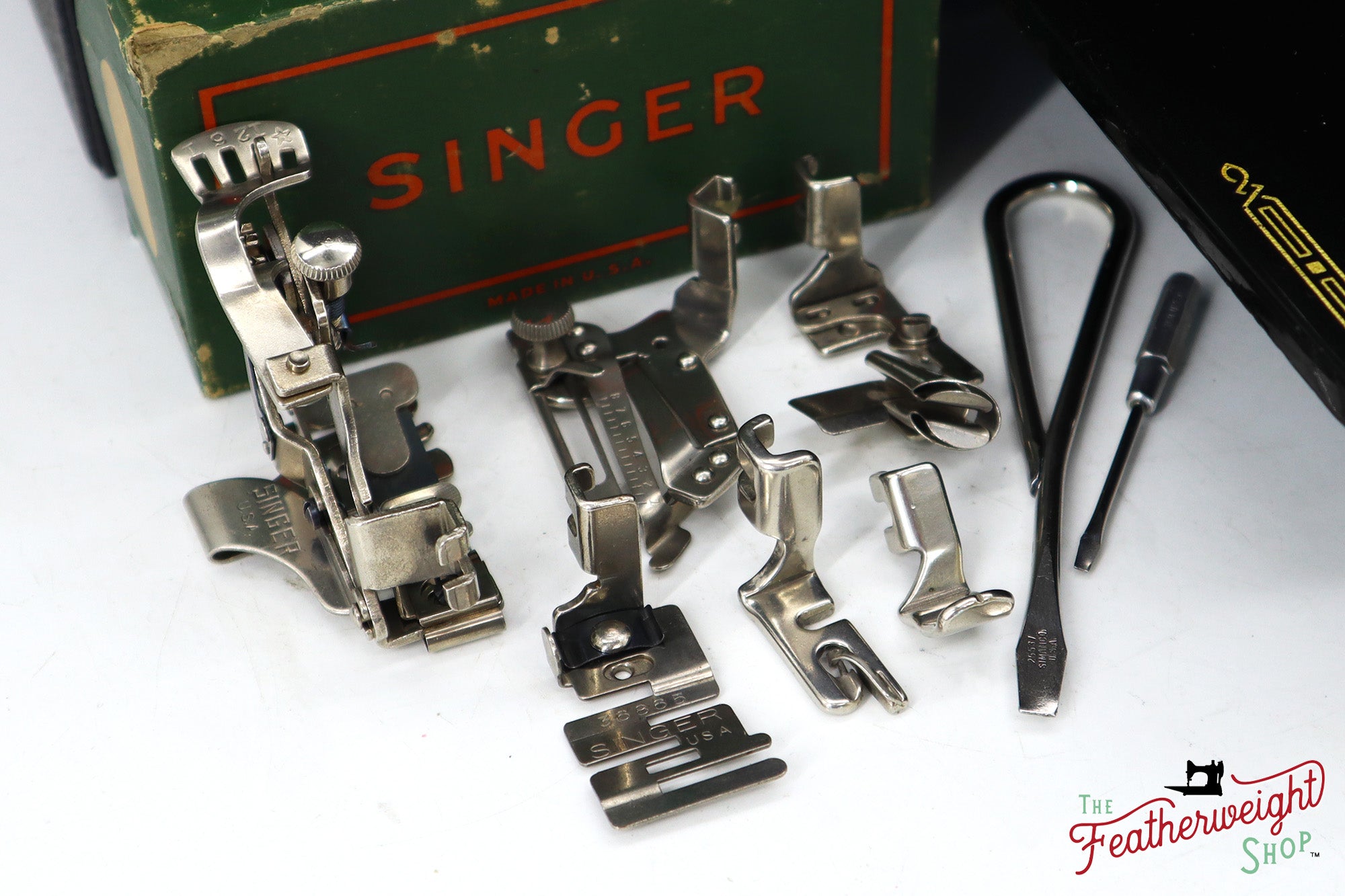 Singer Featherweight 221 Sewing Machine, "First-Run" 1933 AD5472**