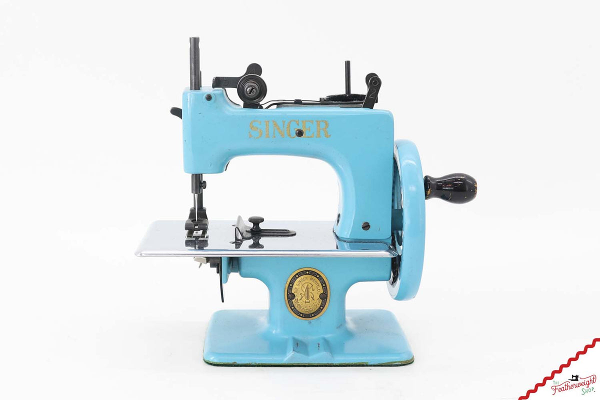 Singer Sewhandy Model 20 - Original Light Azure - RARE, October 2026