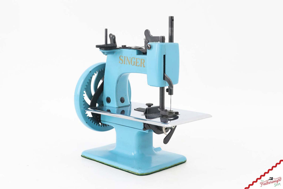 Singer Sewhandy Model 20 - Original Light Azure - RARE, October 2026