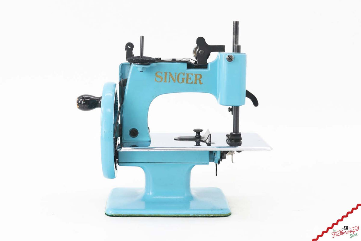 Singer Sewhandy Model 20 - Original Light Azure - RARE, October 2026