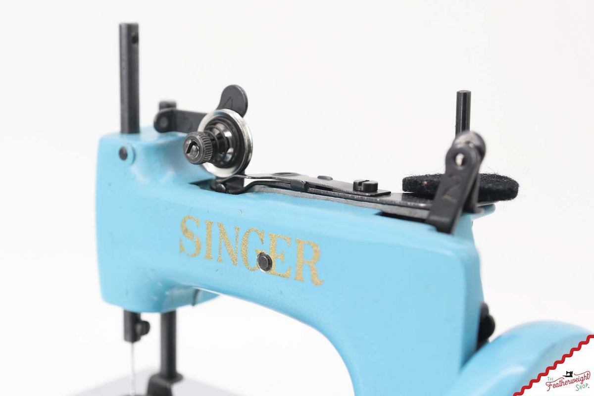 Singer Sewhandy Model 20 - Original Light Azure - RARE, October 2026