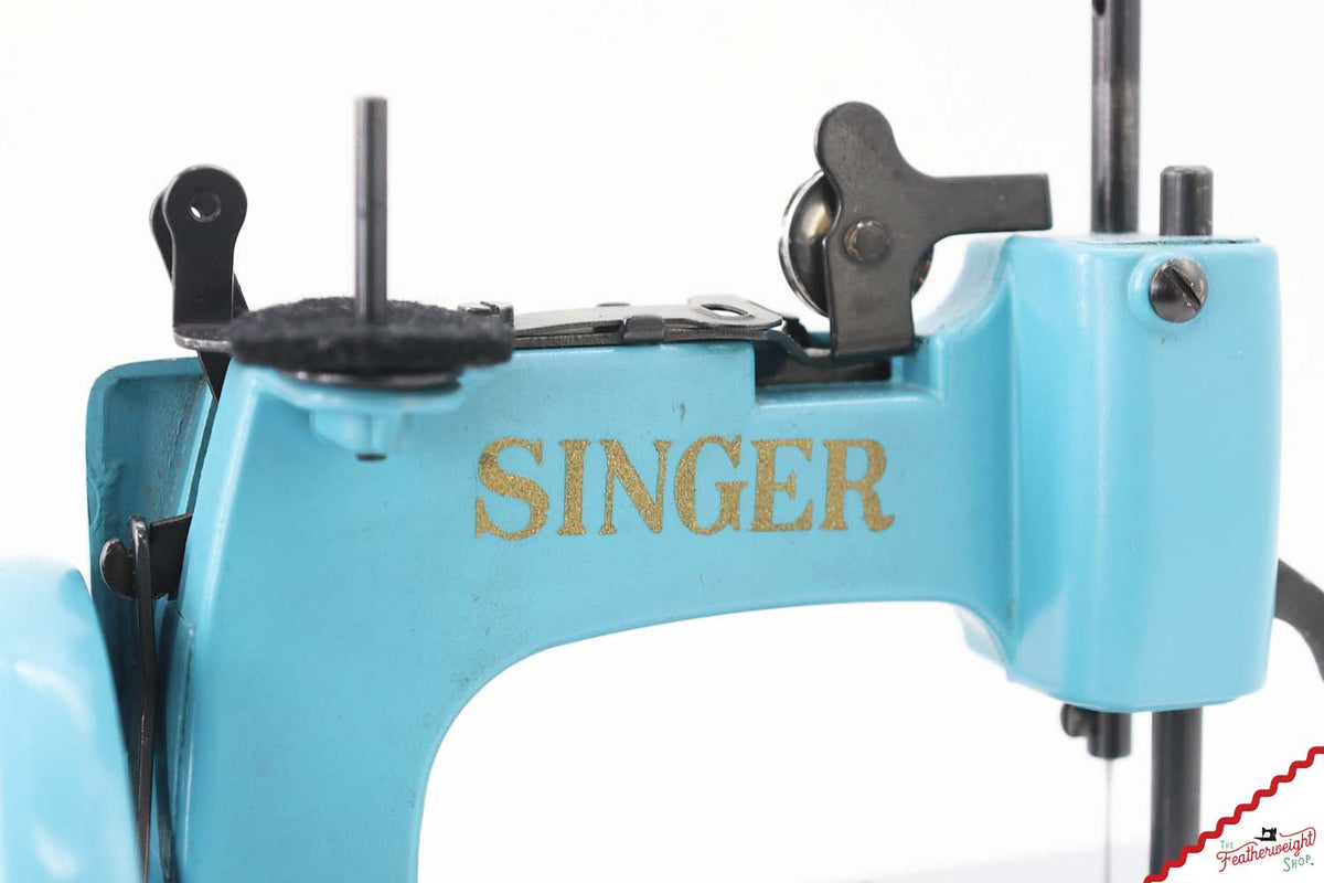 Singer Sewhandy Model 20 - Original Light Azure - RARE, October 2026