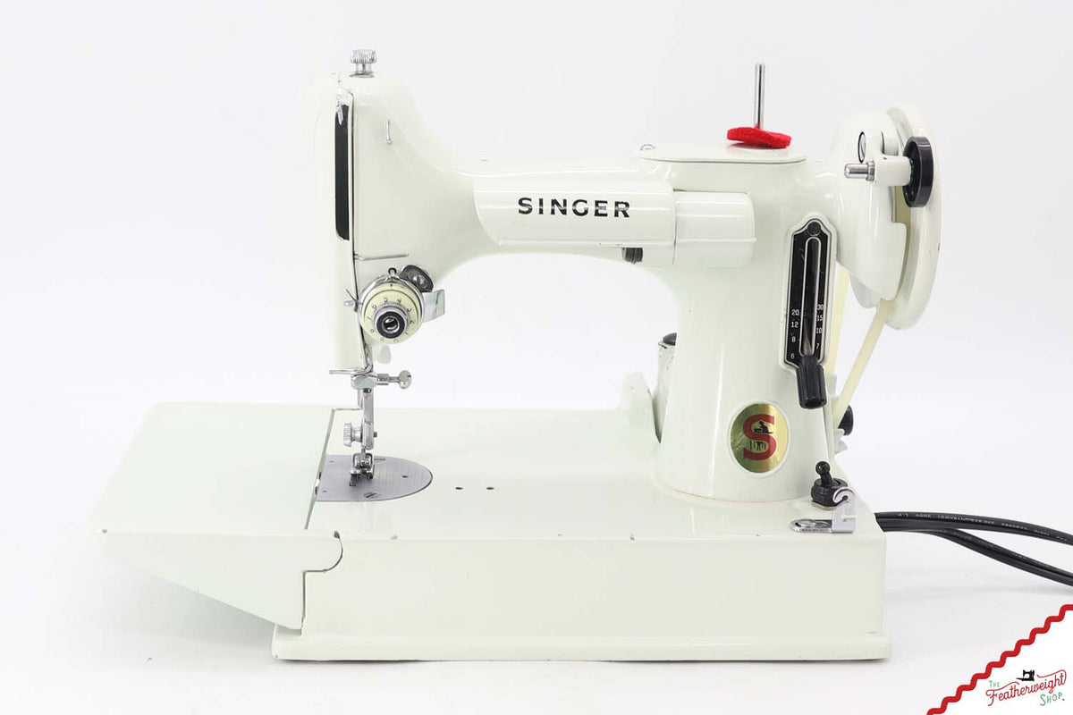 Singer Featherweight 221K Sewing Machine, WHITE EV9897** - RARE Case!