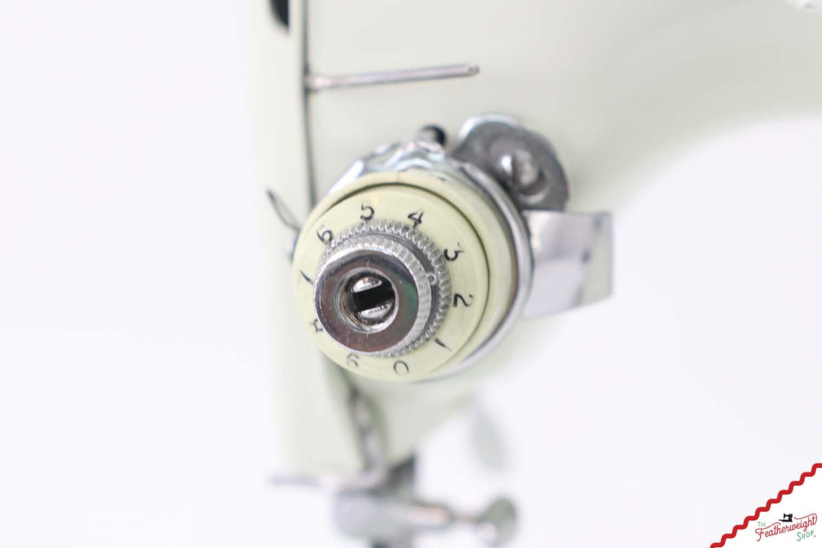 Singer Featherweight 221K Sewing Machine, WHITE EV9897** - RARE Case!