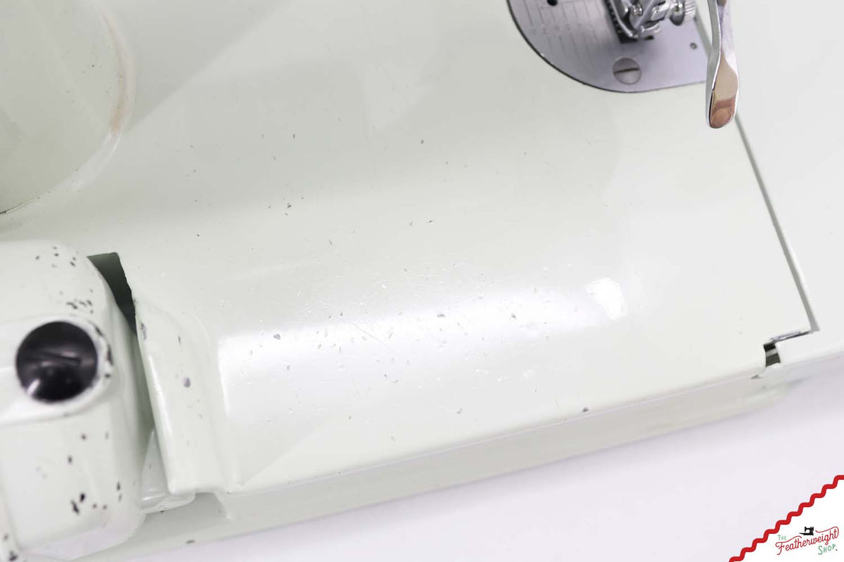 Singer Featherweight 221K Sewing Machine, WHITE EV9897** - RARE Case!