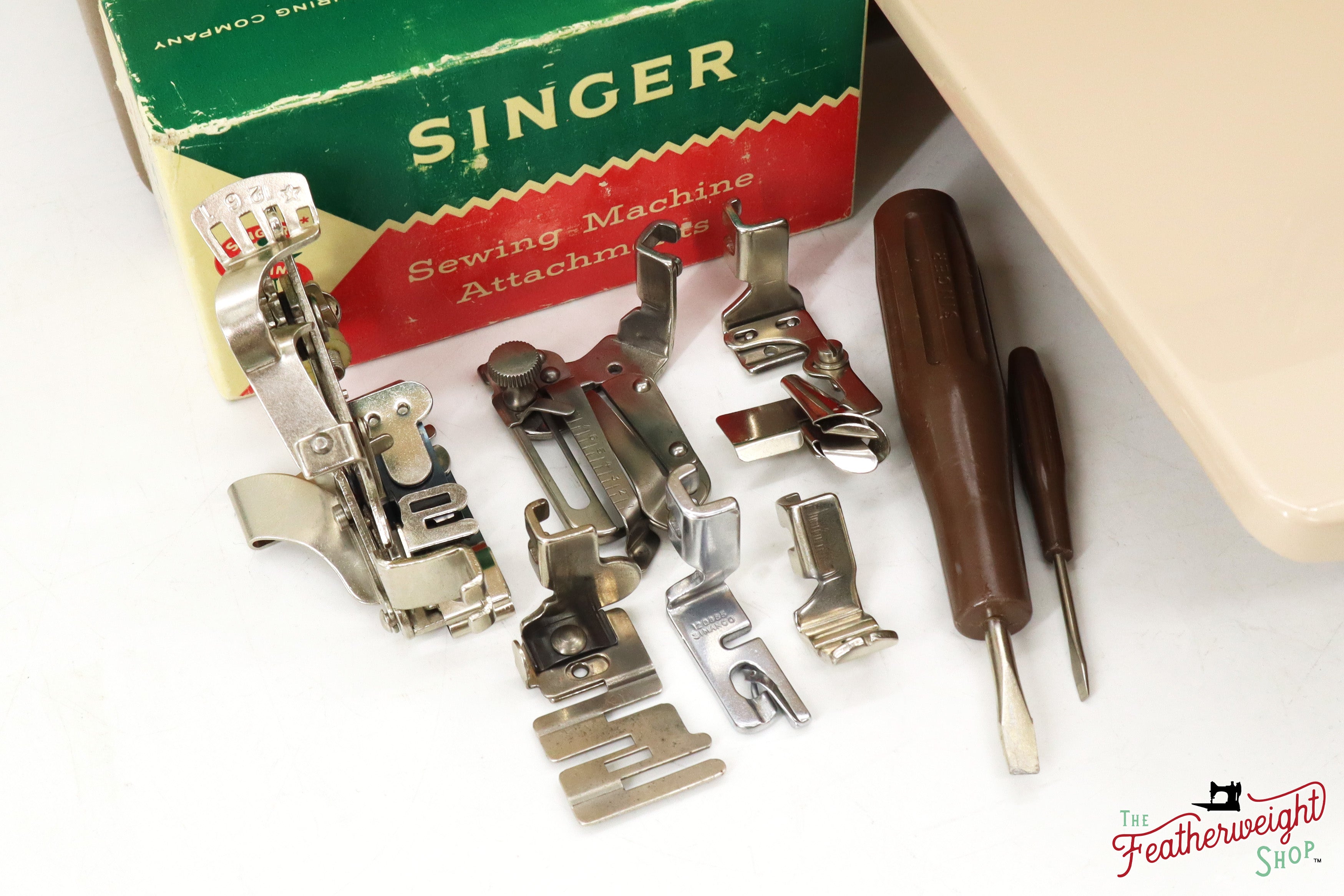 Singer Featherweight 221J Sewing Machine, Tan - ES8804**