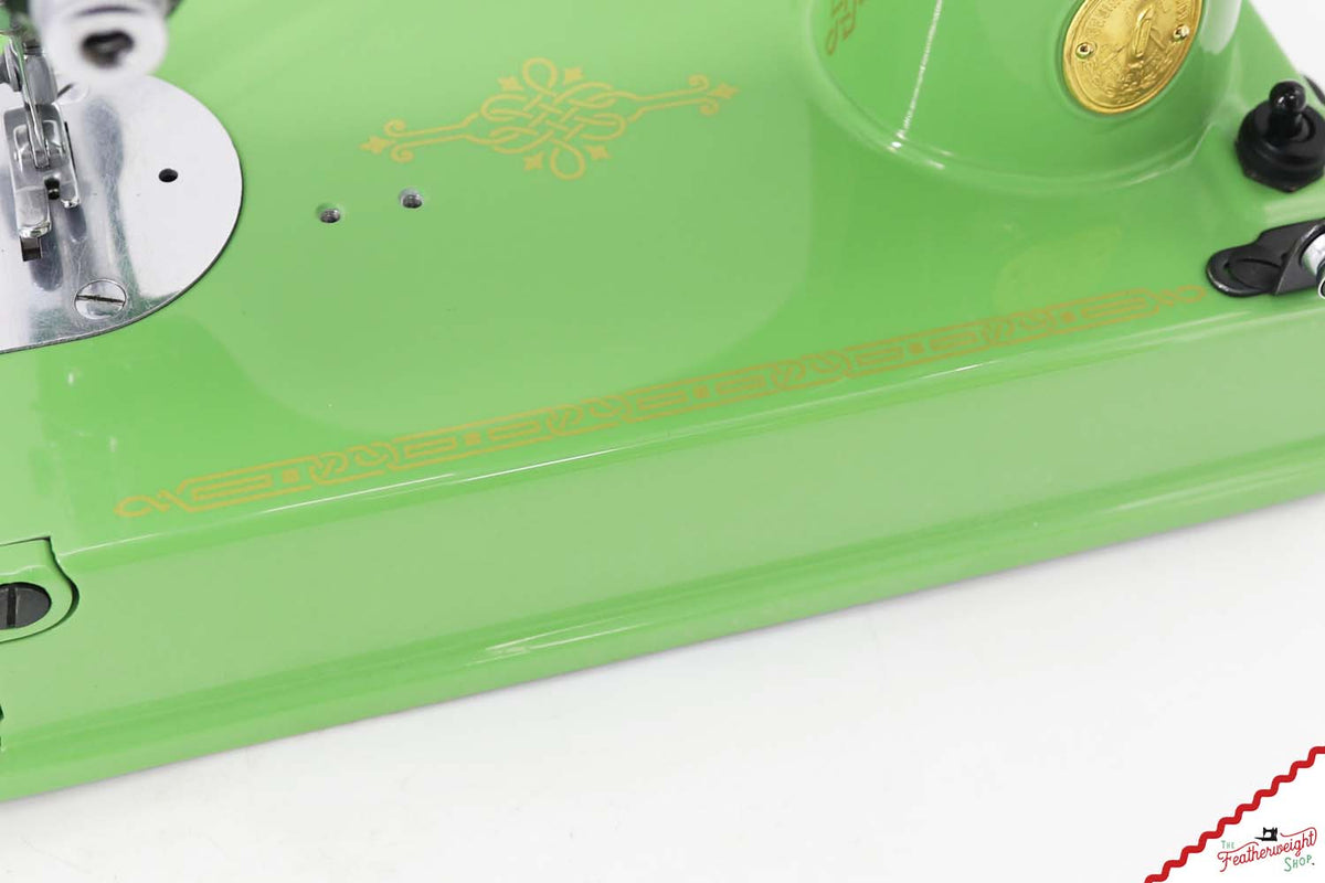 Singer Featherweight 221 AG693*** - Fully Restored in Tarragon