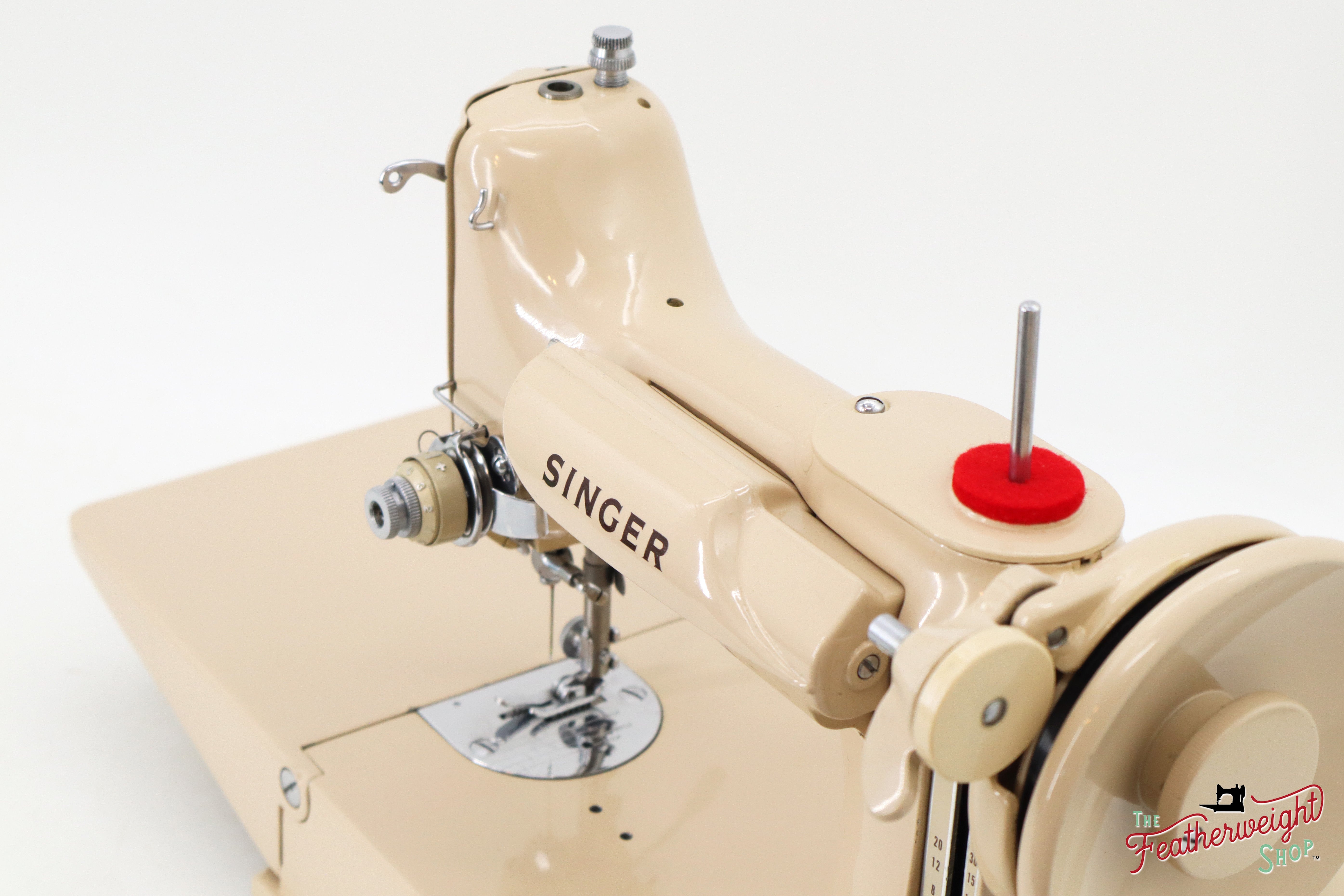 Singer Featherweight 221J Sewing Machine, Tan - ES8804**