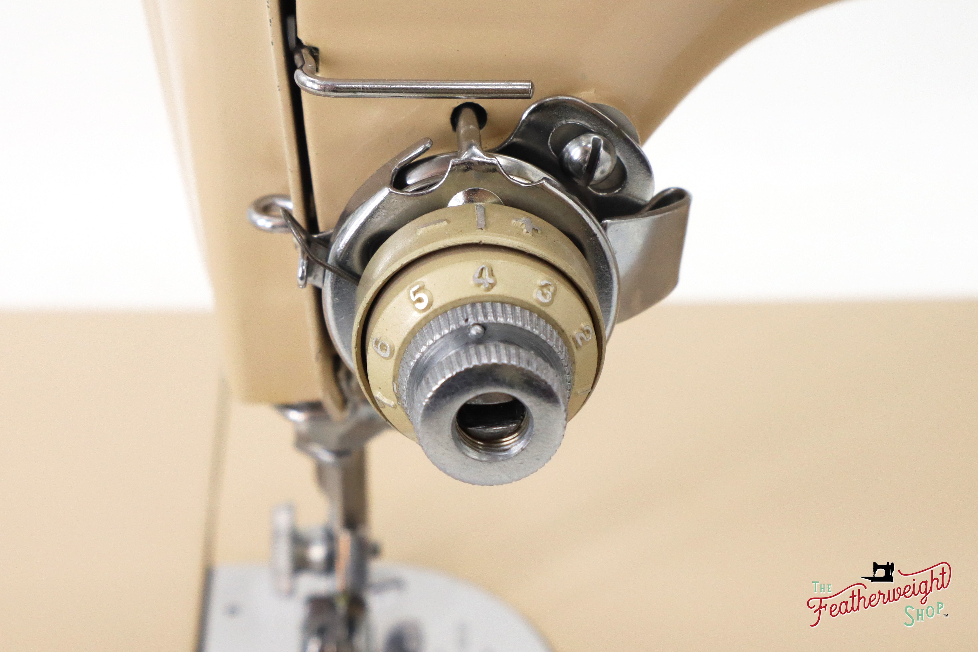 Singer Featherweight 221J Sewing Machine, Tan - ES8804**