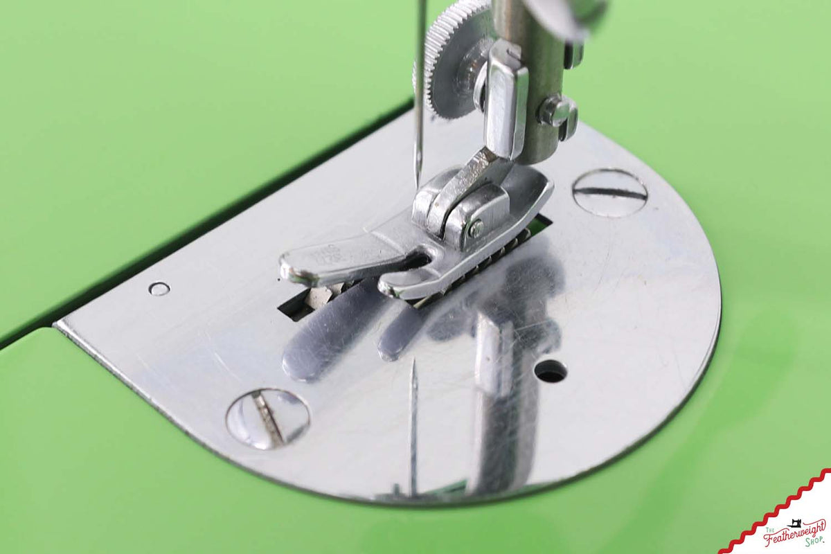 Singer Featherweight 221 AG693*** - Fully Restored in Tarragon