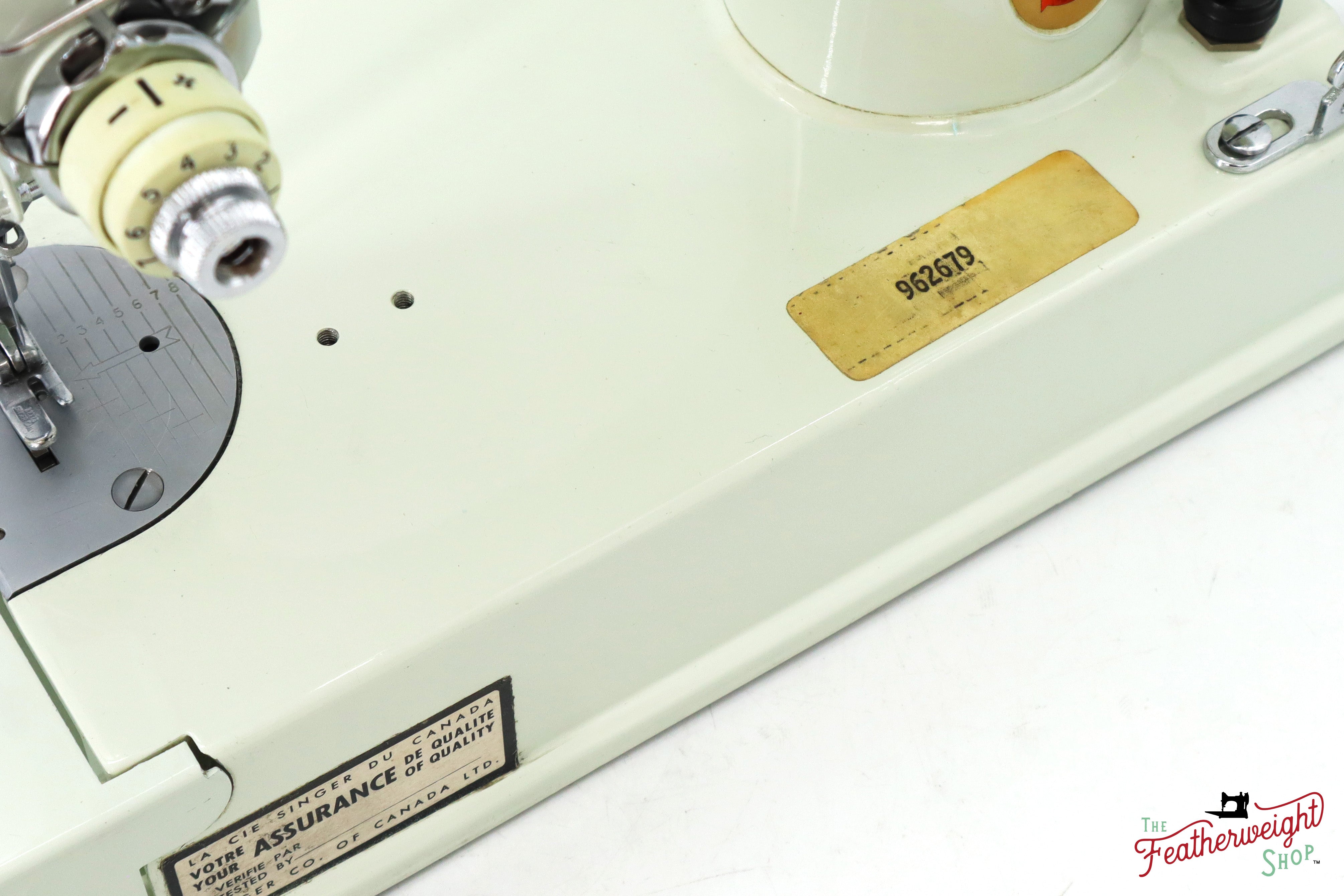 Singer Featherweight 221K Sewing Machine, WHITE EV9626** - RARE Case!