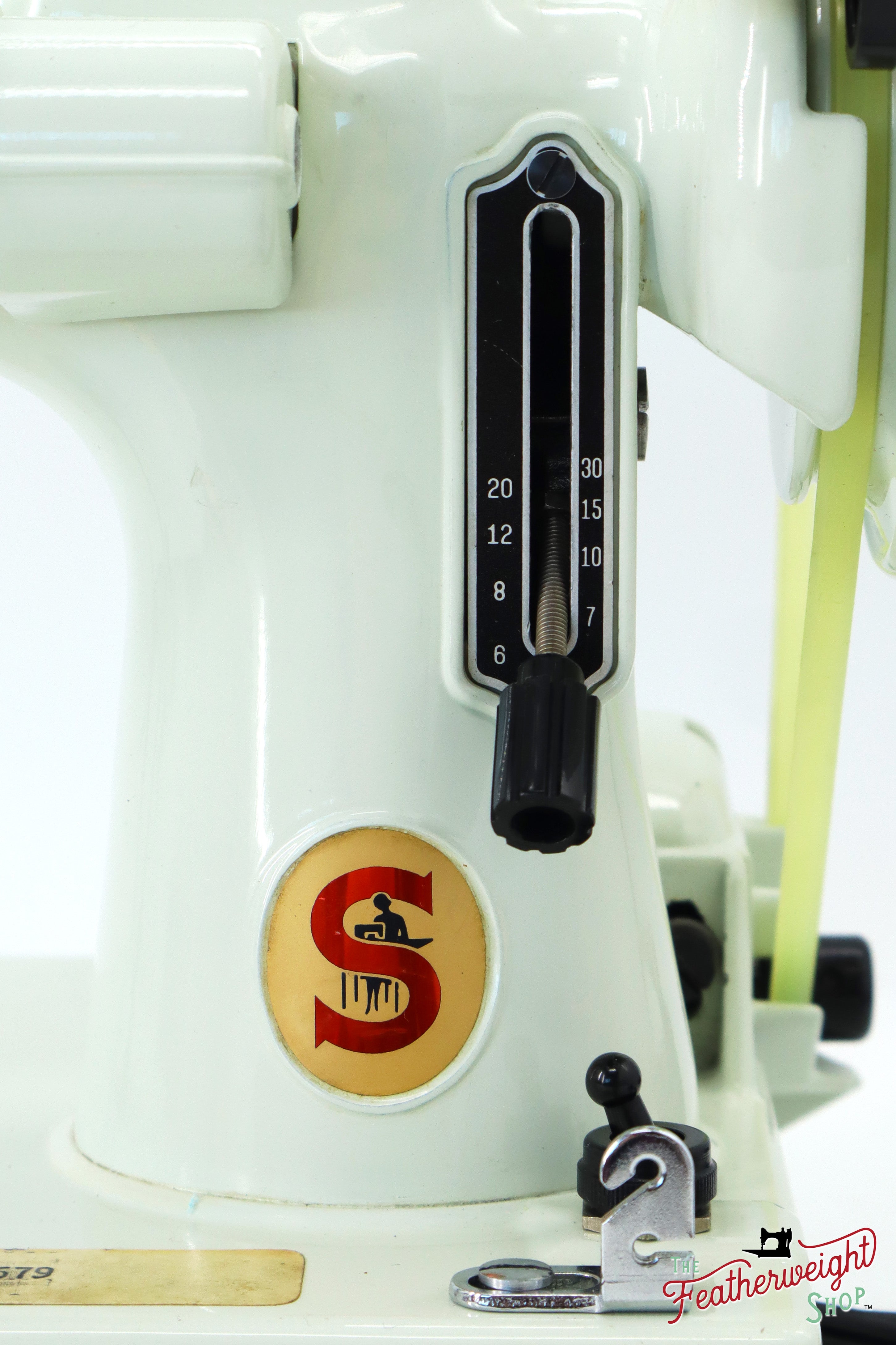 Singer Featherweight 221K Sewing Machine, WHITE EV9626** - RARE Case!