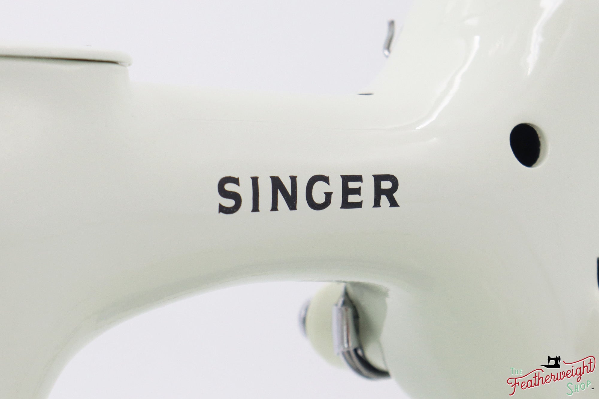 Singer Featherweight 221K Sewing Machine, WHITE FA203*** - RARE Case!