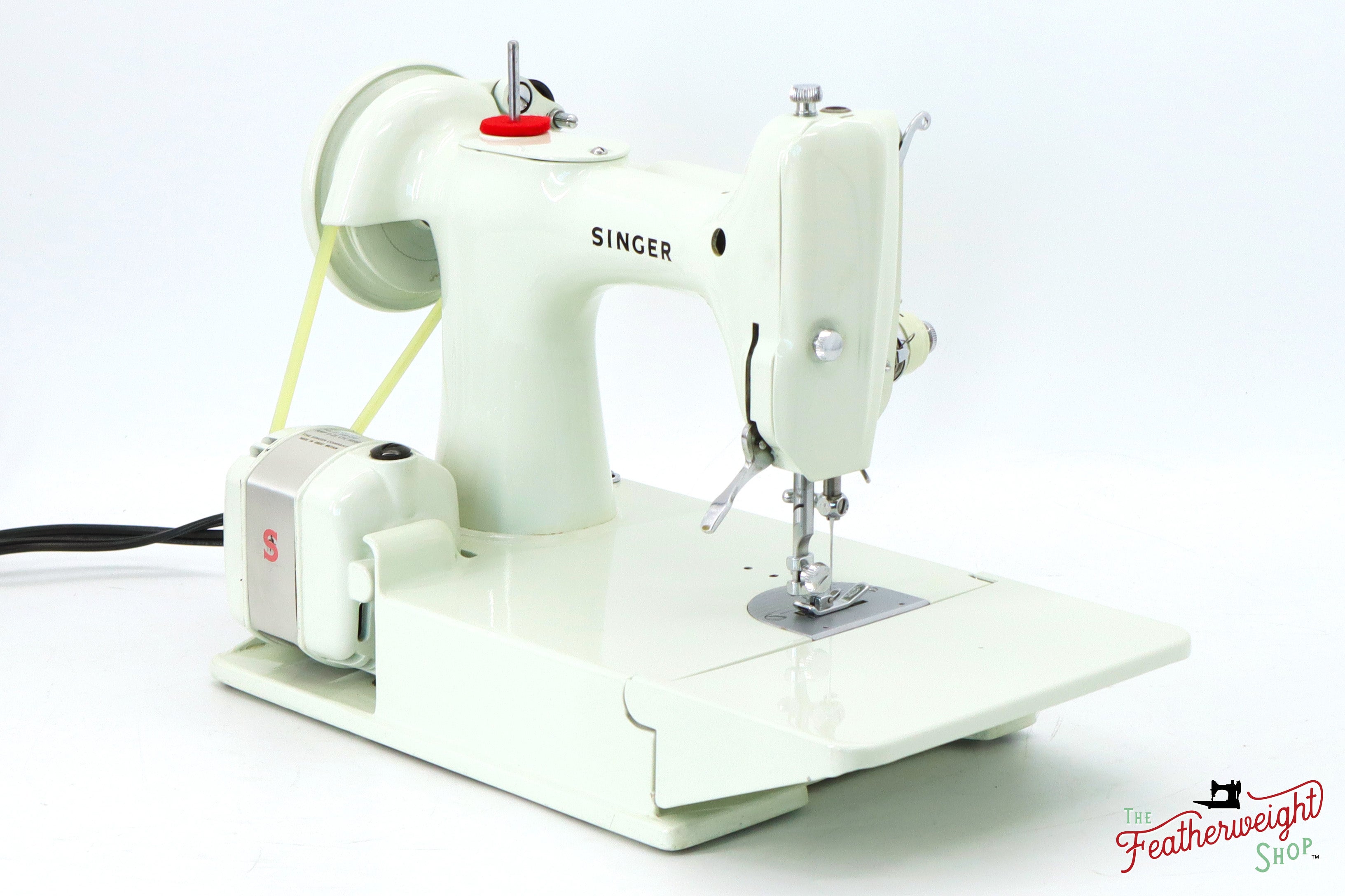 Singer Featherweight 221K Sewing Machine, WHITE FA219*** - RARE Case!