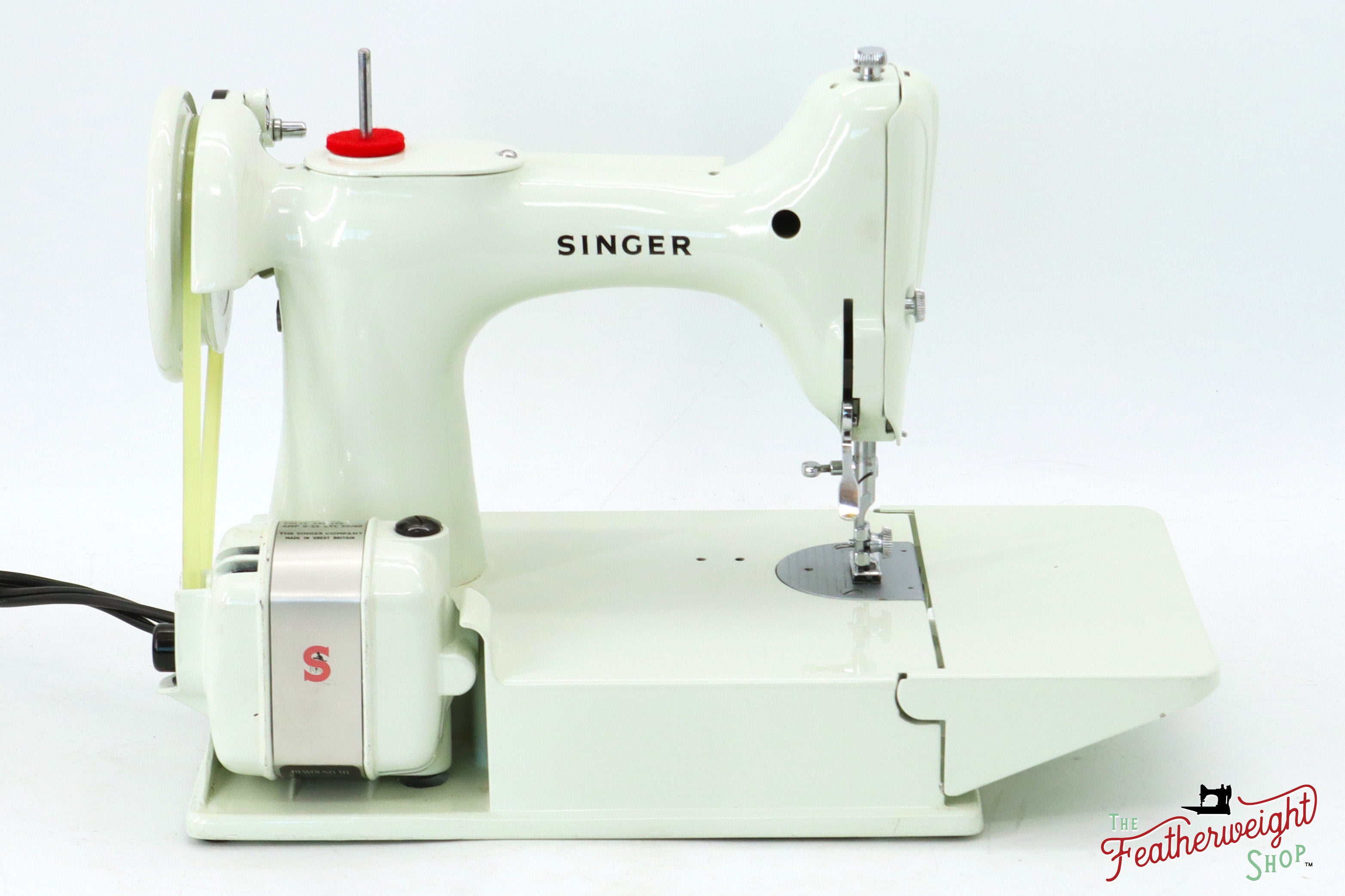 Singer Featherweight 221K Sewing Machine, WHITE FA219*** - RARE Case!