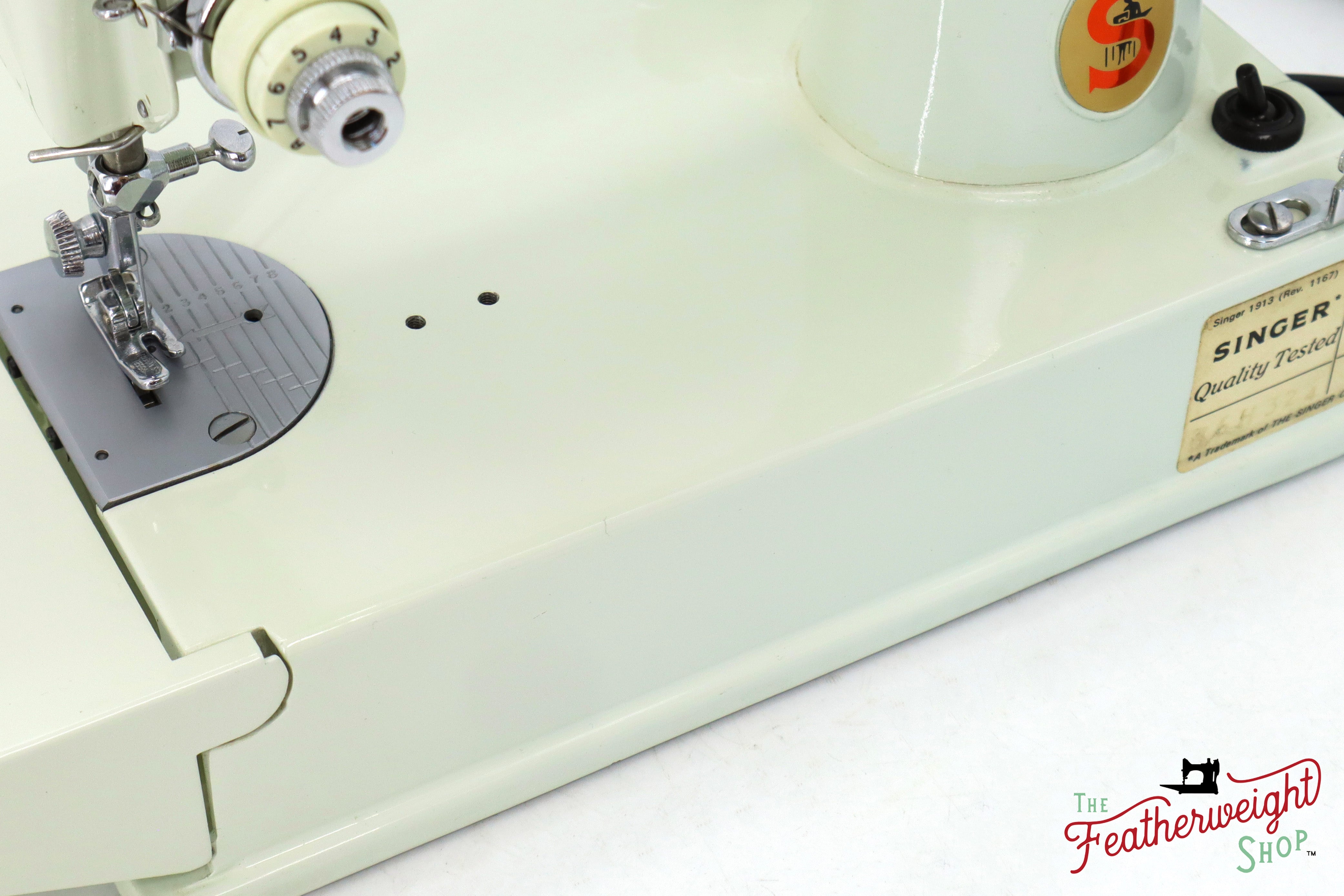 Singer Featherweight 221K Sewing Machine, WHITE FA219*** - RARE Case!