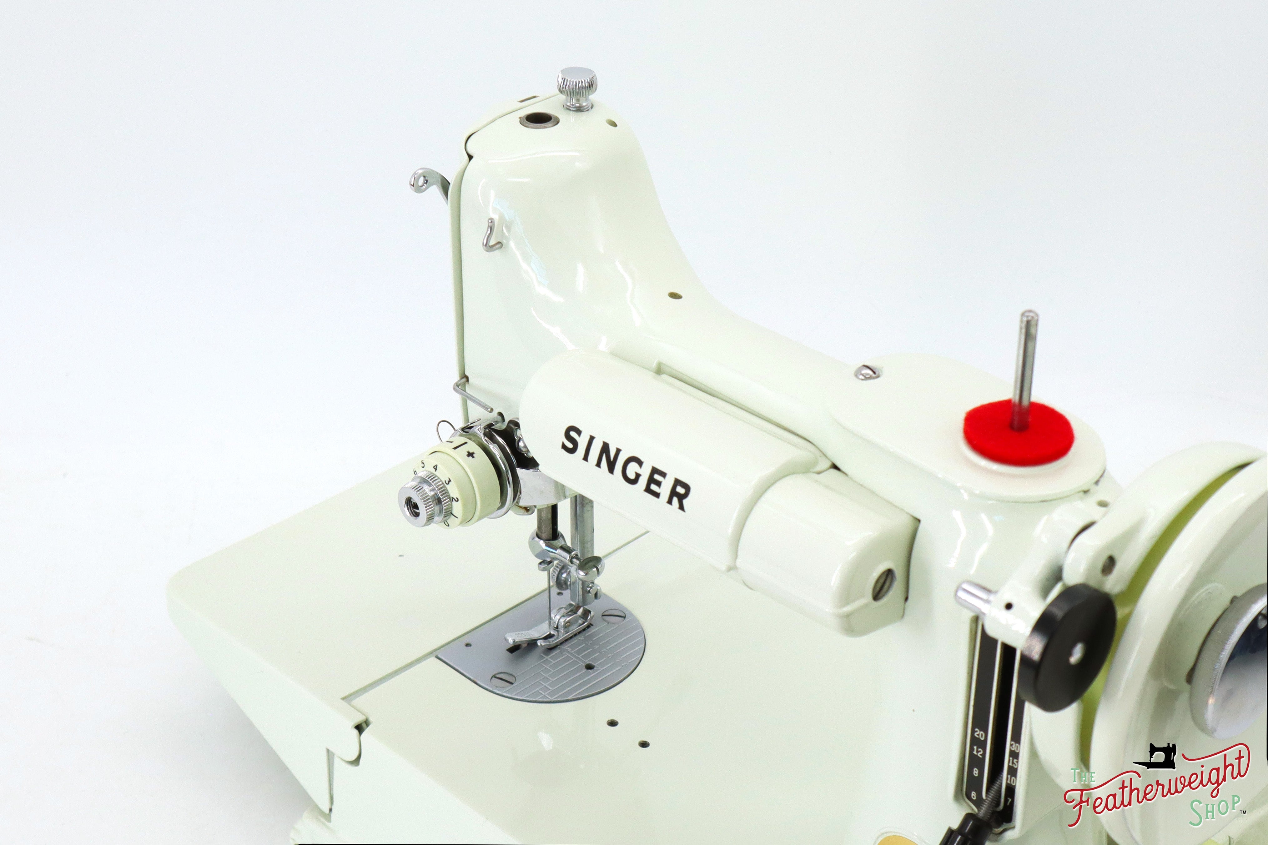 Singer Featherweight 221K Sewing Machine, WHITE FA219*** - RARE Case!