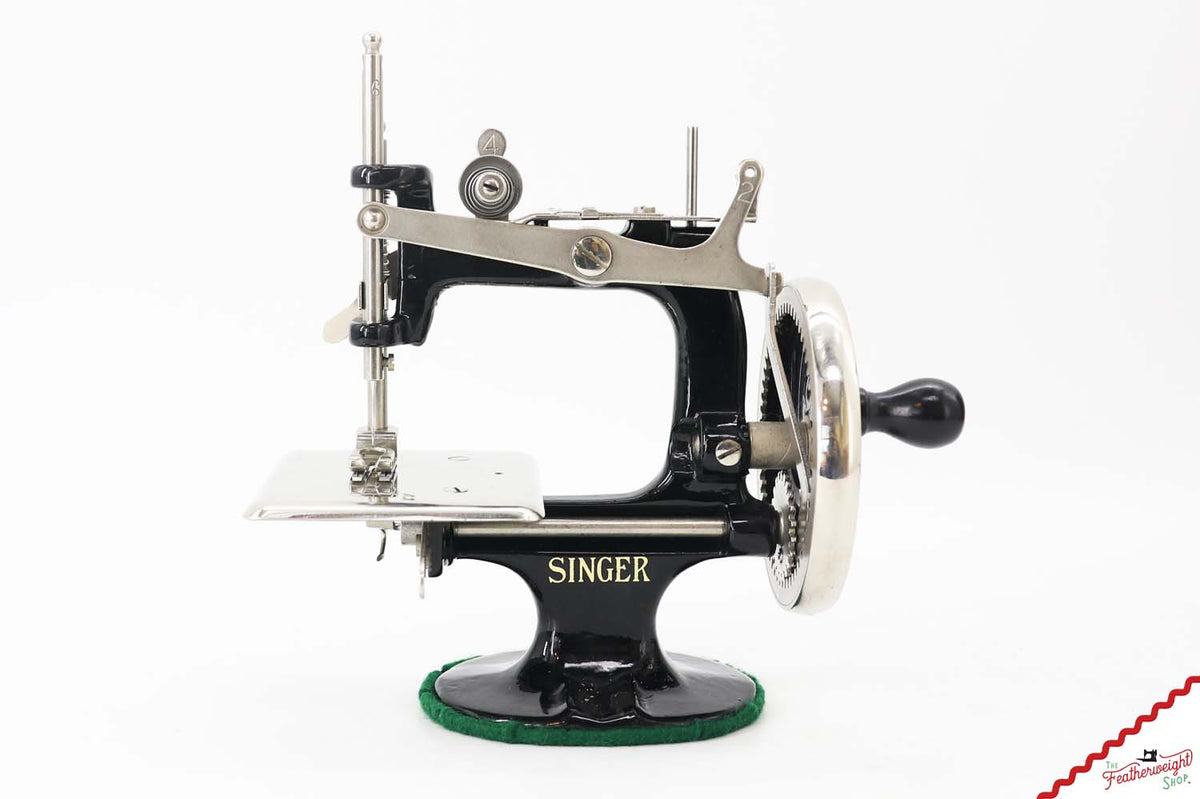 Singer Sewhandy Model 20 - Black, Complete Case Set! October 2026