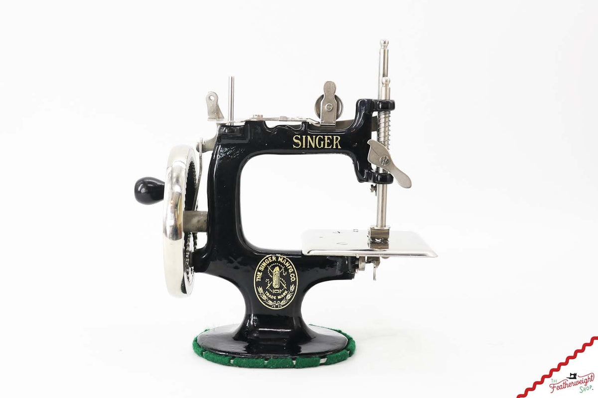 Singer Sewhandy Model 20 - Black, Complete Case Set! October 2026