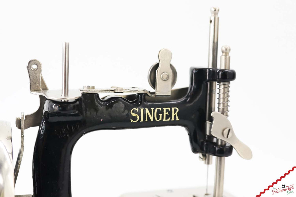Singer Sewhandy Model 20 - Black, Complete Case Set! October 2026