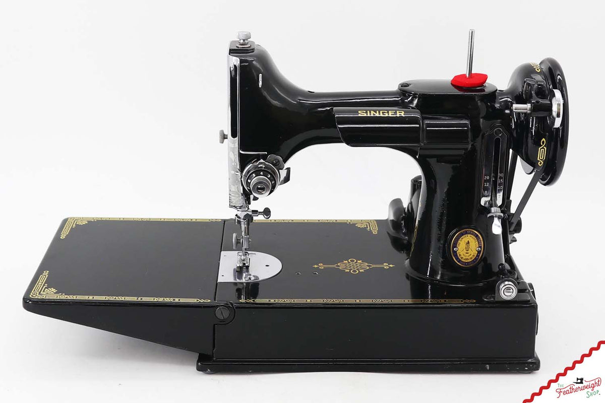 Singer Featherweight 221K Sewing Machine, French EG0774**