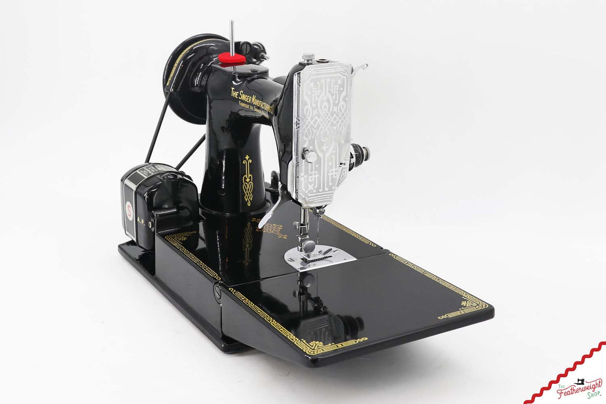 Singer Featherweight 221K Sewing Machine, French EG0774**