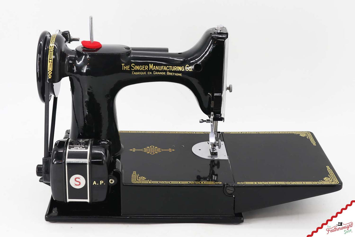 Singer Featherweight 221K Sewing Machine, French EG0774**
