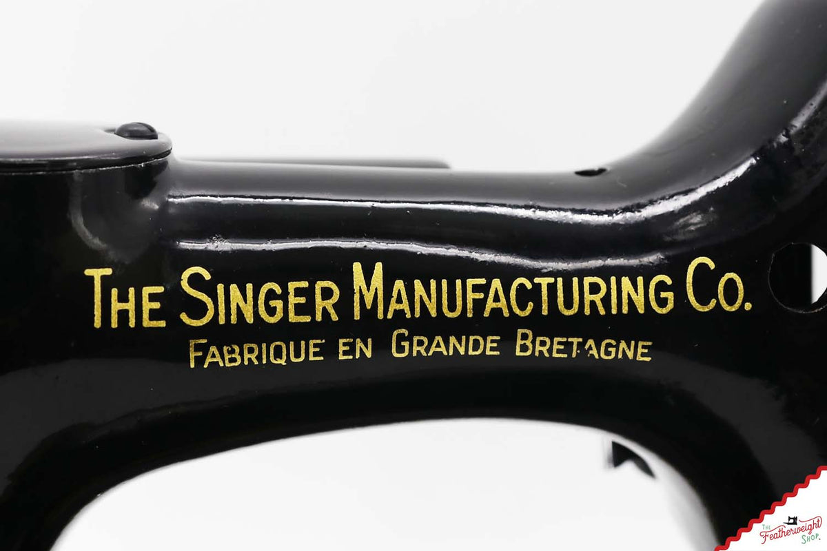 Singer Featherweight 221K Sewing Machine, French EG0774**