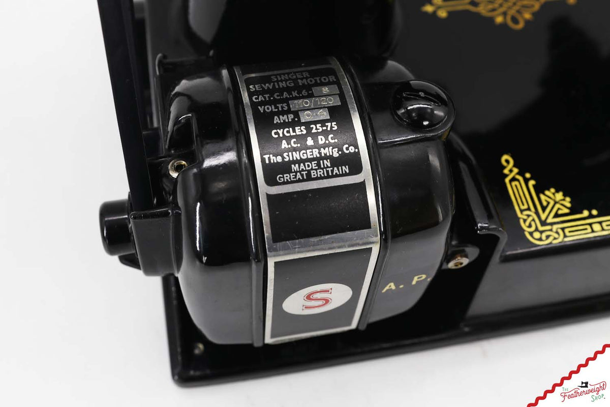 Singer Featherweight 221K Sewing Machine, French EG0774**