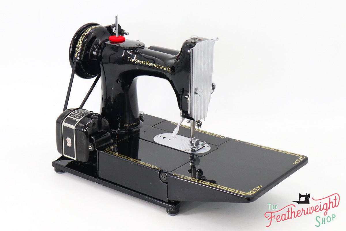 Singer Featherweight 222K Sewing Machine, Red 'S' - ER9004** - 1960