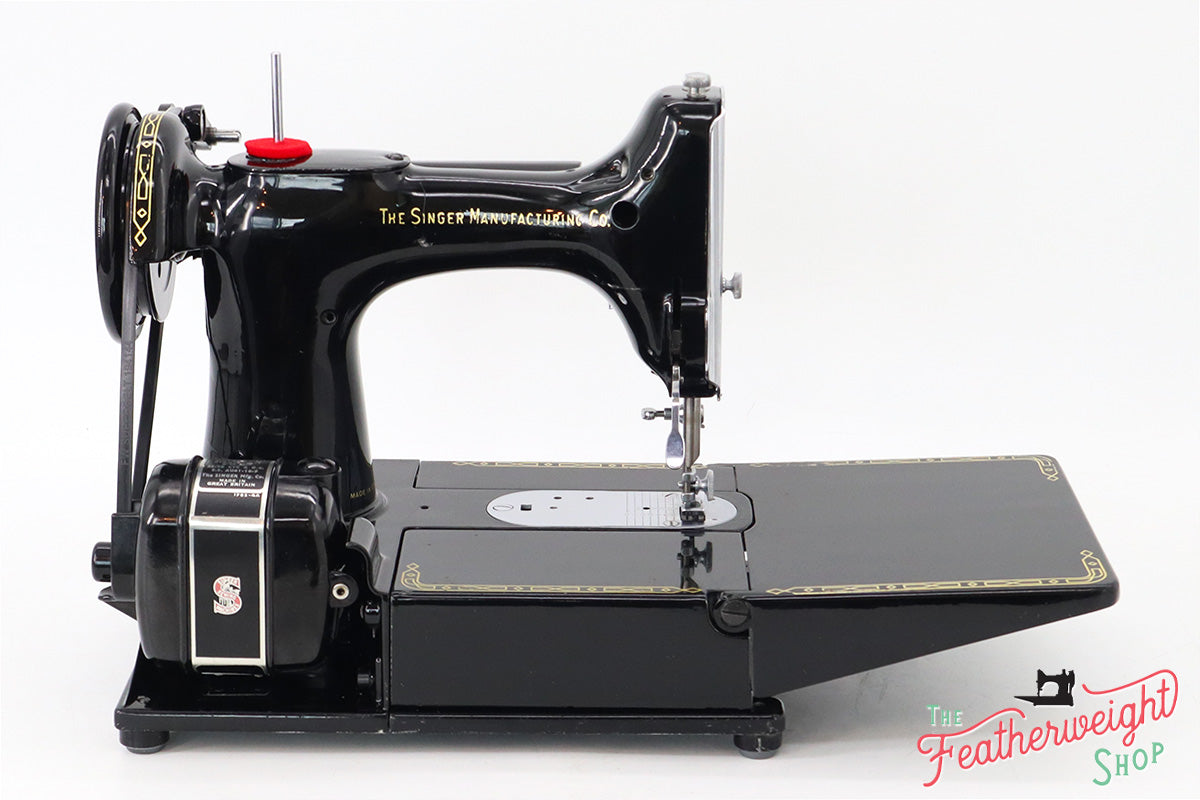 Singer Featherweight 222K Sewing Machine, Red 'S' - ER9004** - 1960