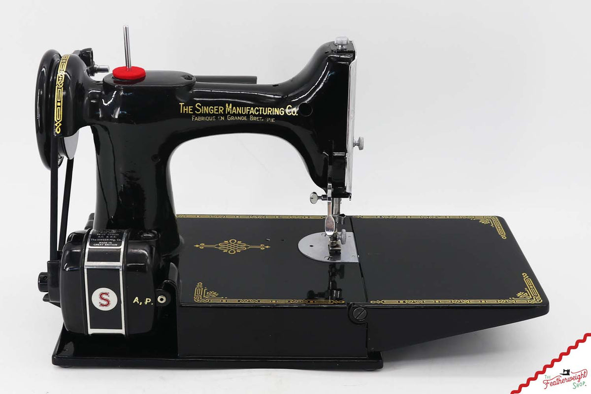 Singer Featherweight 221K Sewing Machine, French EG0731**