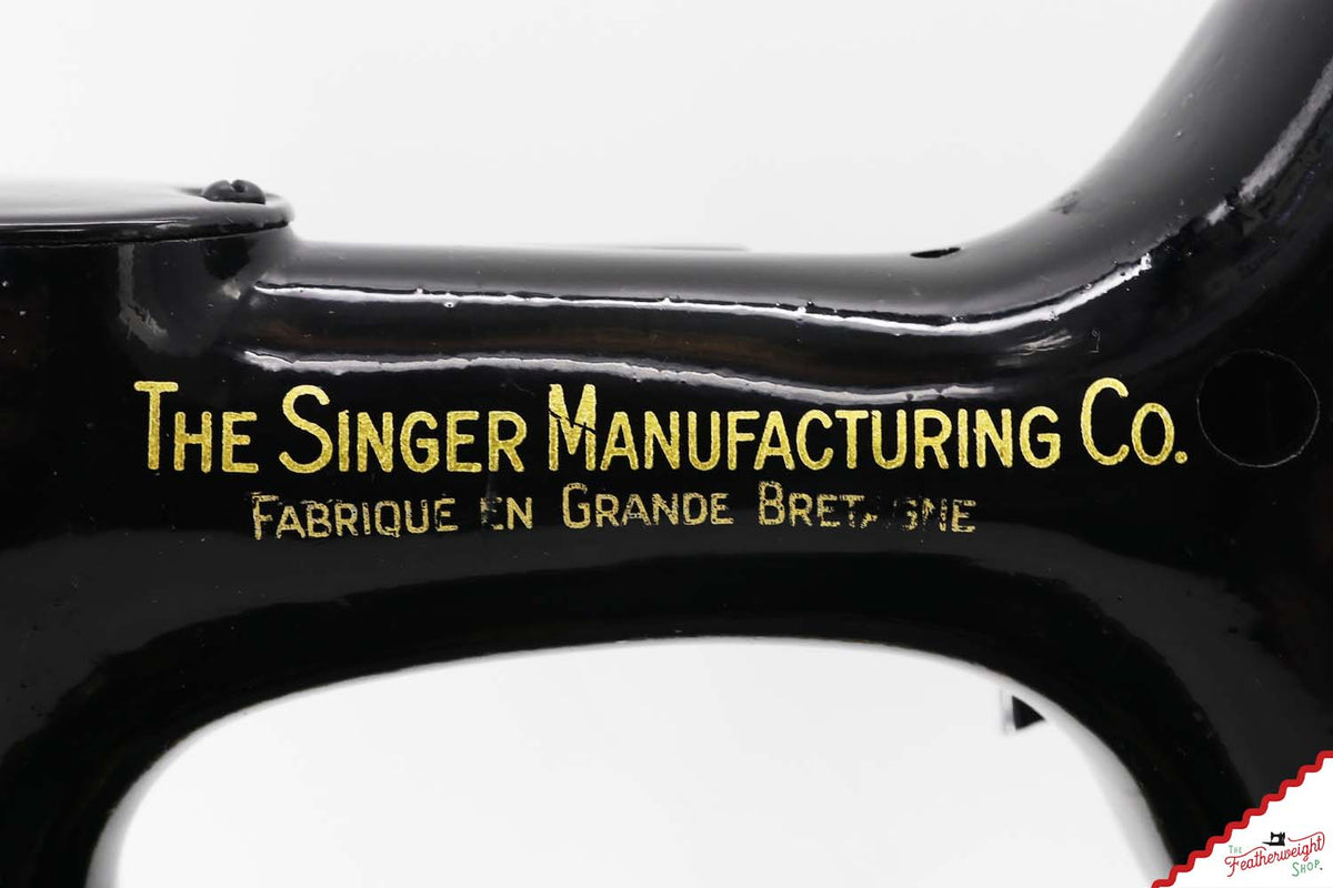 Singer Featherweight 221K Sewing Machine, French EG0731**