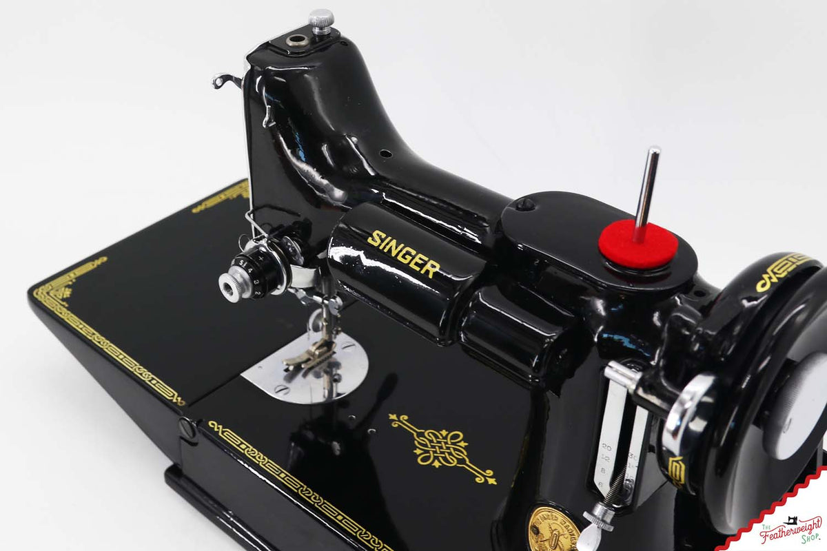 Singer Featherweight 221K Sewing Machine, French EG0731**