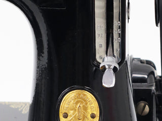 Load image into Gallery viewer, Singer Featherweight 221 Sewing Machine, &quot;First-Run&quot; 1933 AD5505**