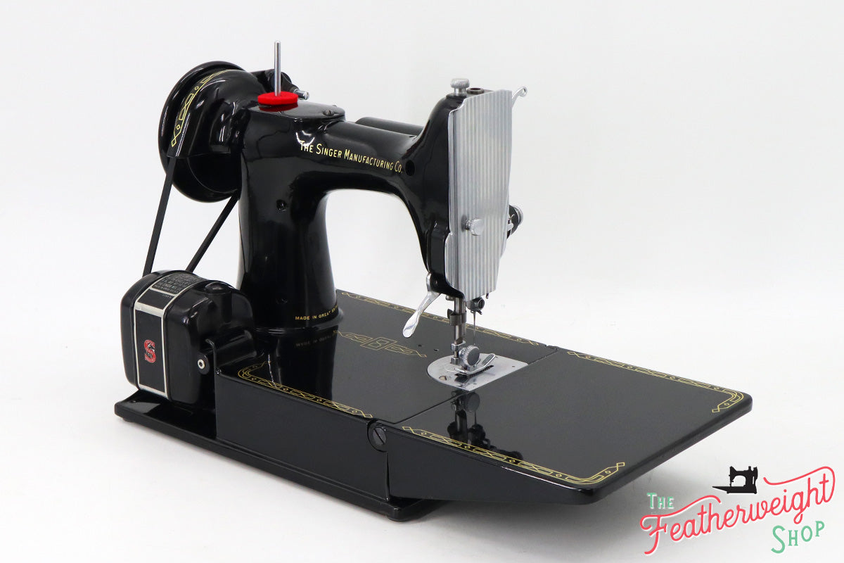 Singer Featherweight 221K Sewing Machine, 1957 - EM018***