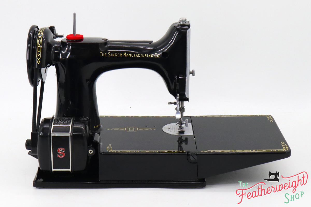 Singer Featherweight 221K Sewing Machine, 1957 - EM018***