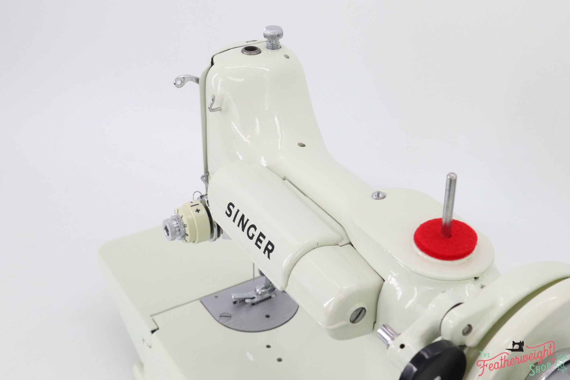 Singer Featherweight 221 Sewing Machine, WHITE - FA235***