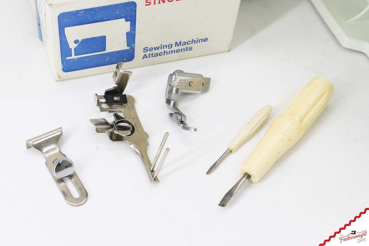 Singer Featherweight 221K Sewing Machine, WHITE FA2233** - RARE Case!