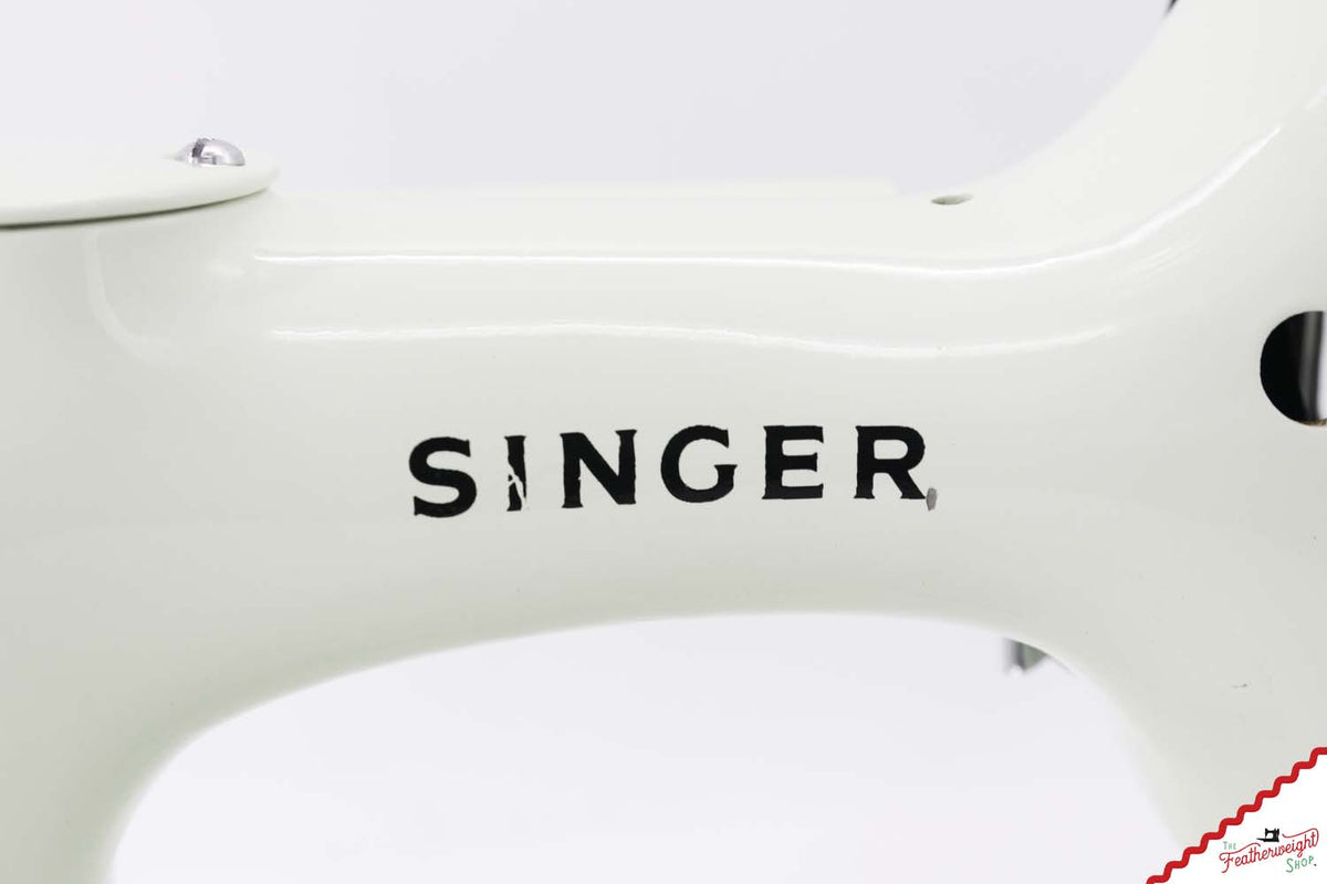 Singer Featherweight 221K Sewing Machine, WHITE FA2233** - RARE Case!