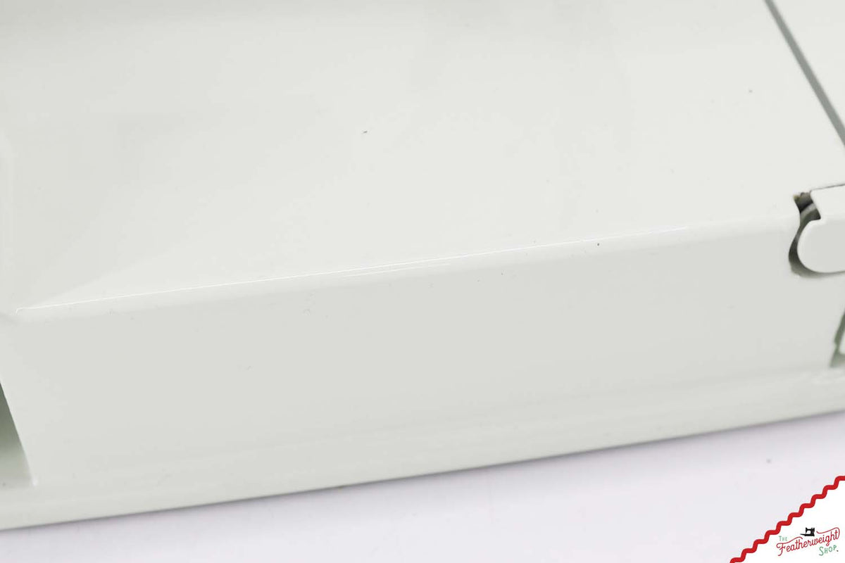 Singer Featherweight 221K Sewing Machine, WHITE FA2233** - RARE Case!