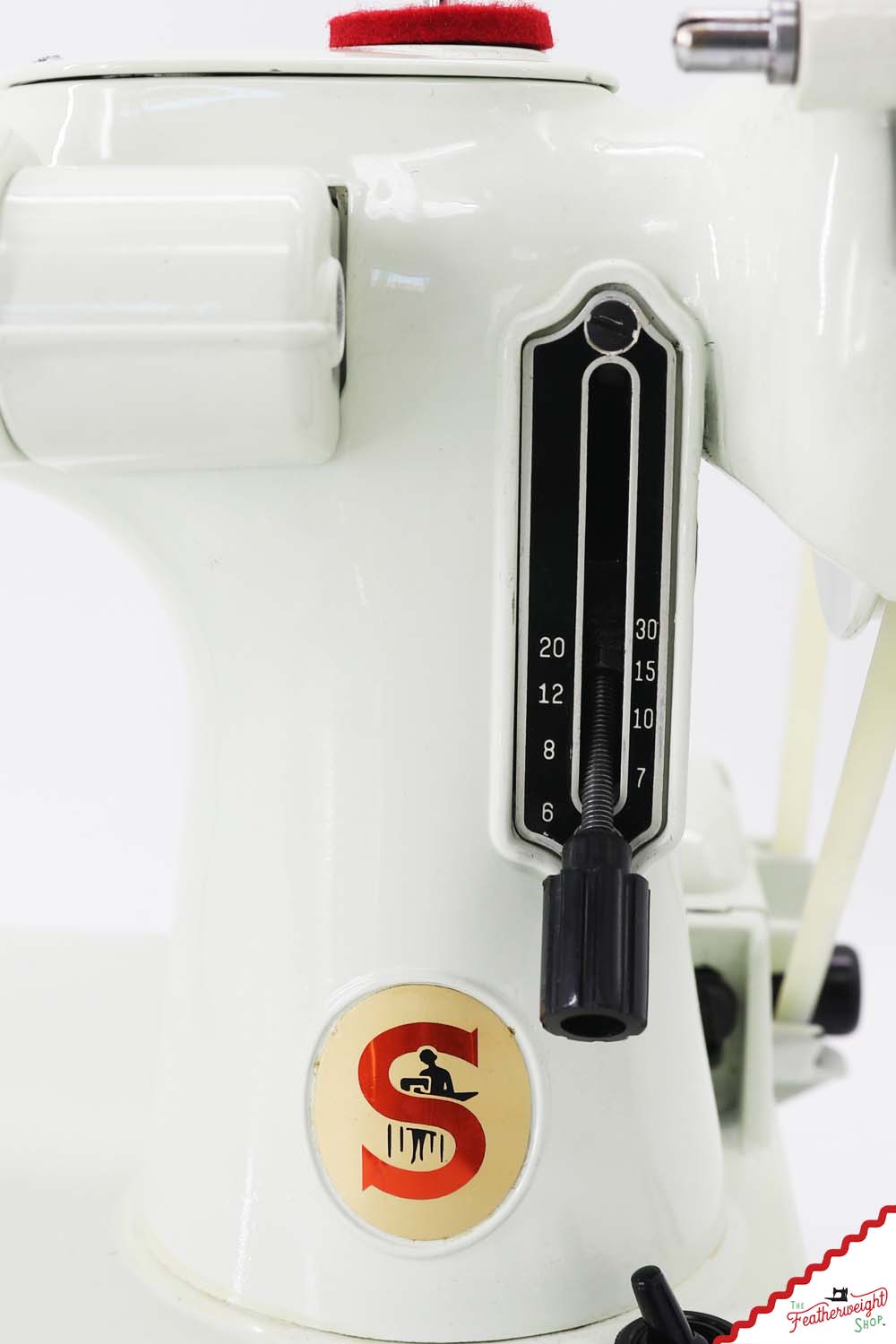 Singer Featherweight 221K Sewing Machine, WHITE FA2233** - RARE Case!
