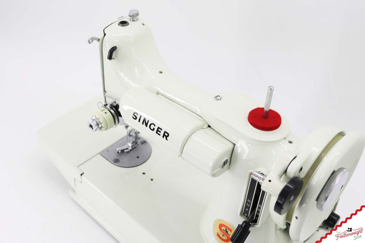 Singer Featherweight 221K Sewing Machine, WHITE FA2233** - RARE Case!