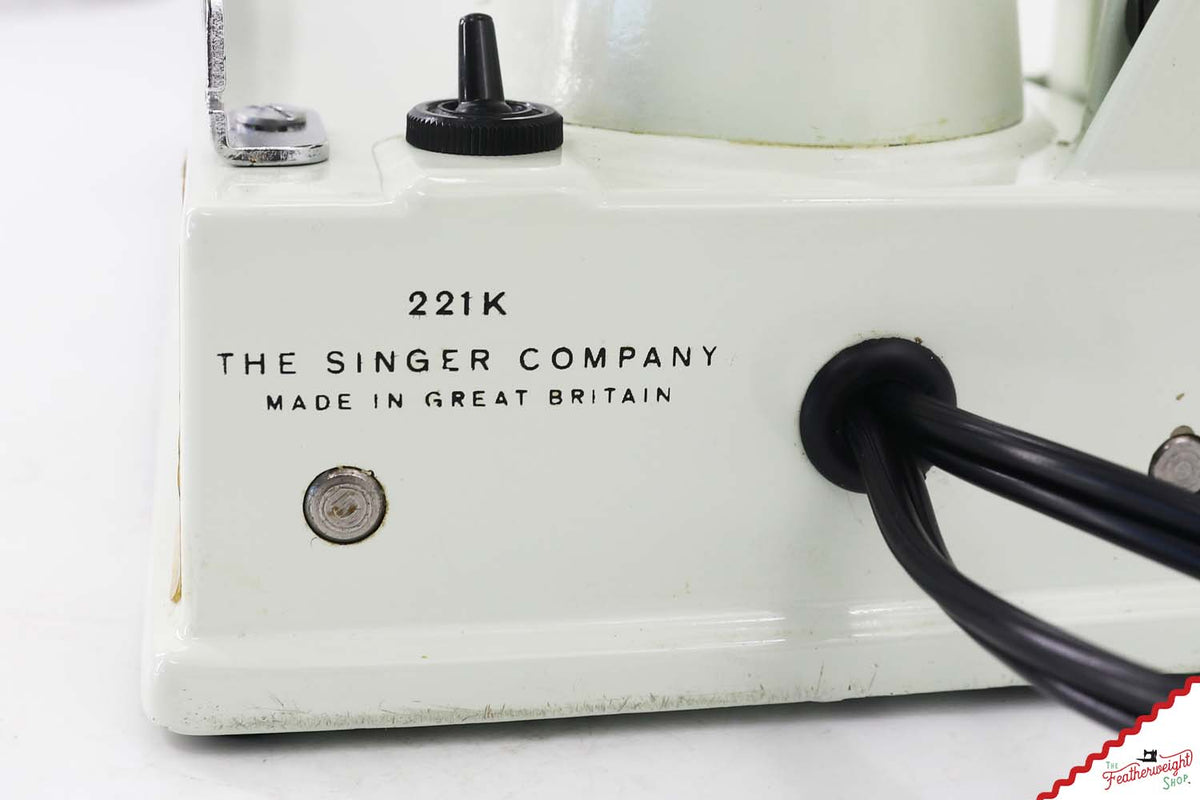 Singer Featherweight 221K Sewing Machine, WHITE FA2233** - RARE Case!