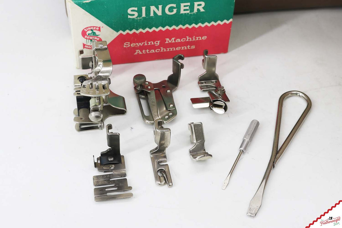 Singer Featherweight 221J Sewing Machine, Tan - JE160***