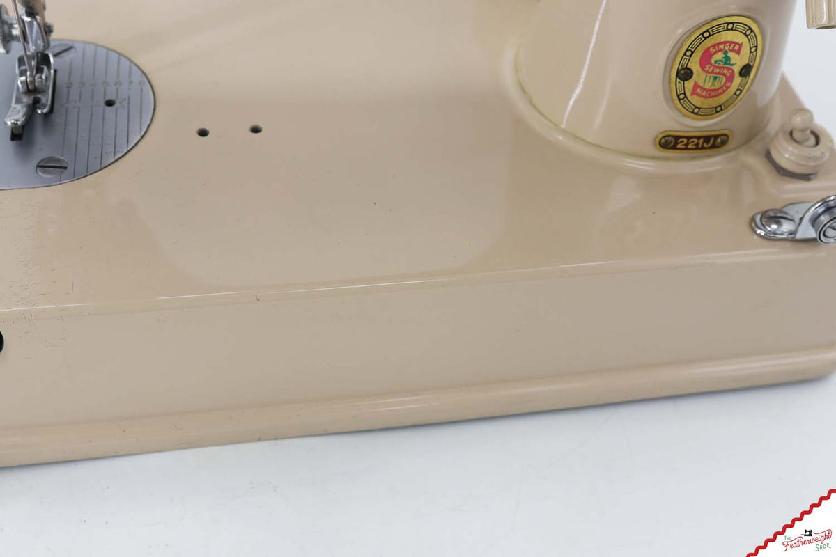 Singer Featherweight 221J Sewing Machine, Tan - JE160***