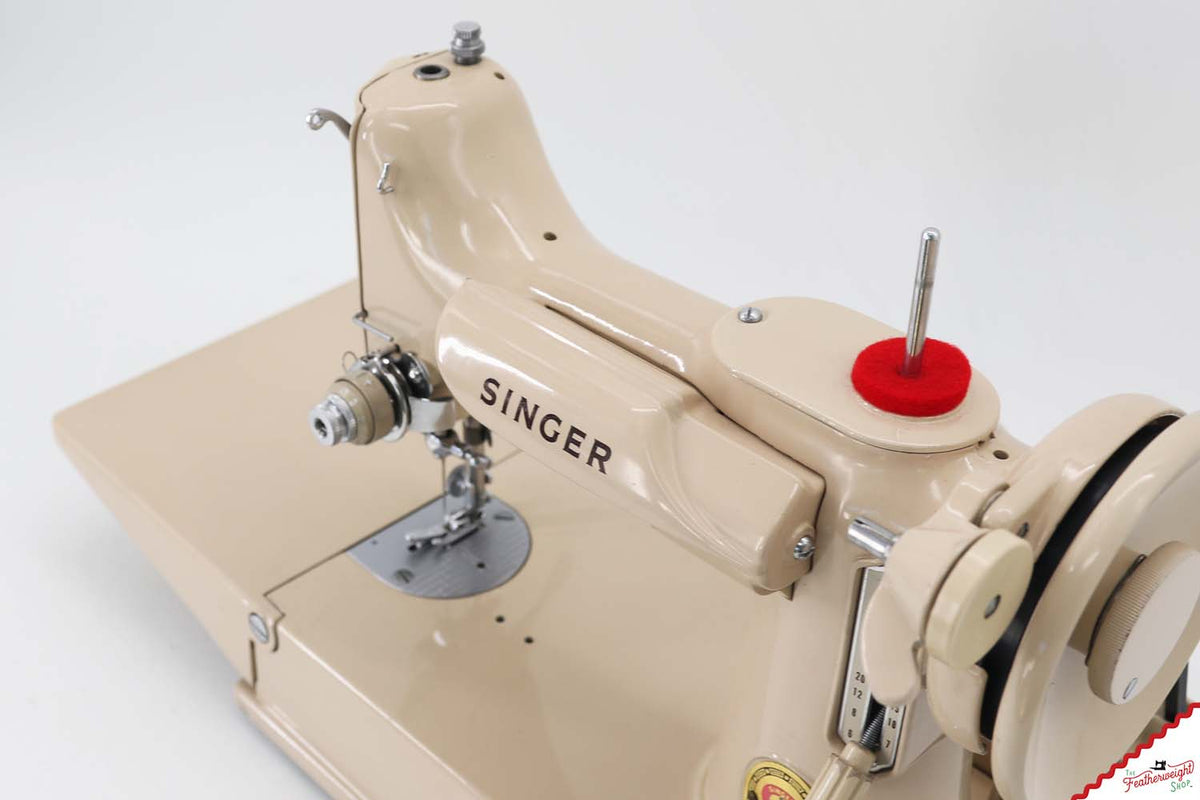 Singer Featherweight 221J Sewing Machine, Tan - JE160***