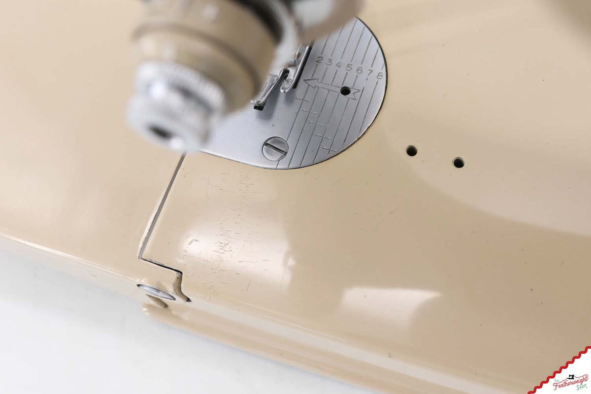 Singer Featherweight 221J Sewing Machine, Tan - JE160***