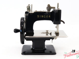 Load image into Gallery viewer, Singer Sewhandy Model 20 - Black - Complete Case Set