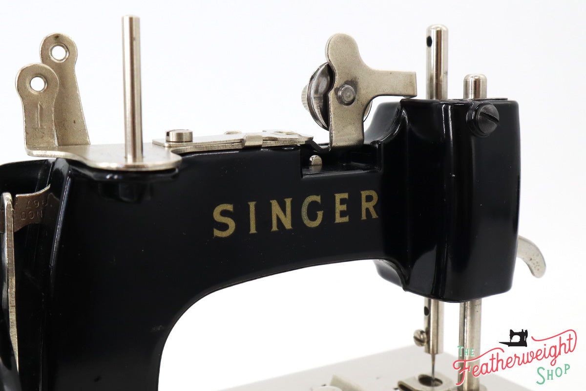 Singer Sewhandy Model 20 - Black - Complete Case Set